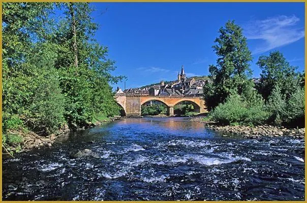 Pensión Hotel Au Pont D'Olt Saint-Côme-dʼOlt